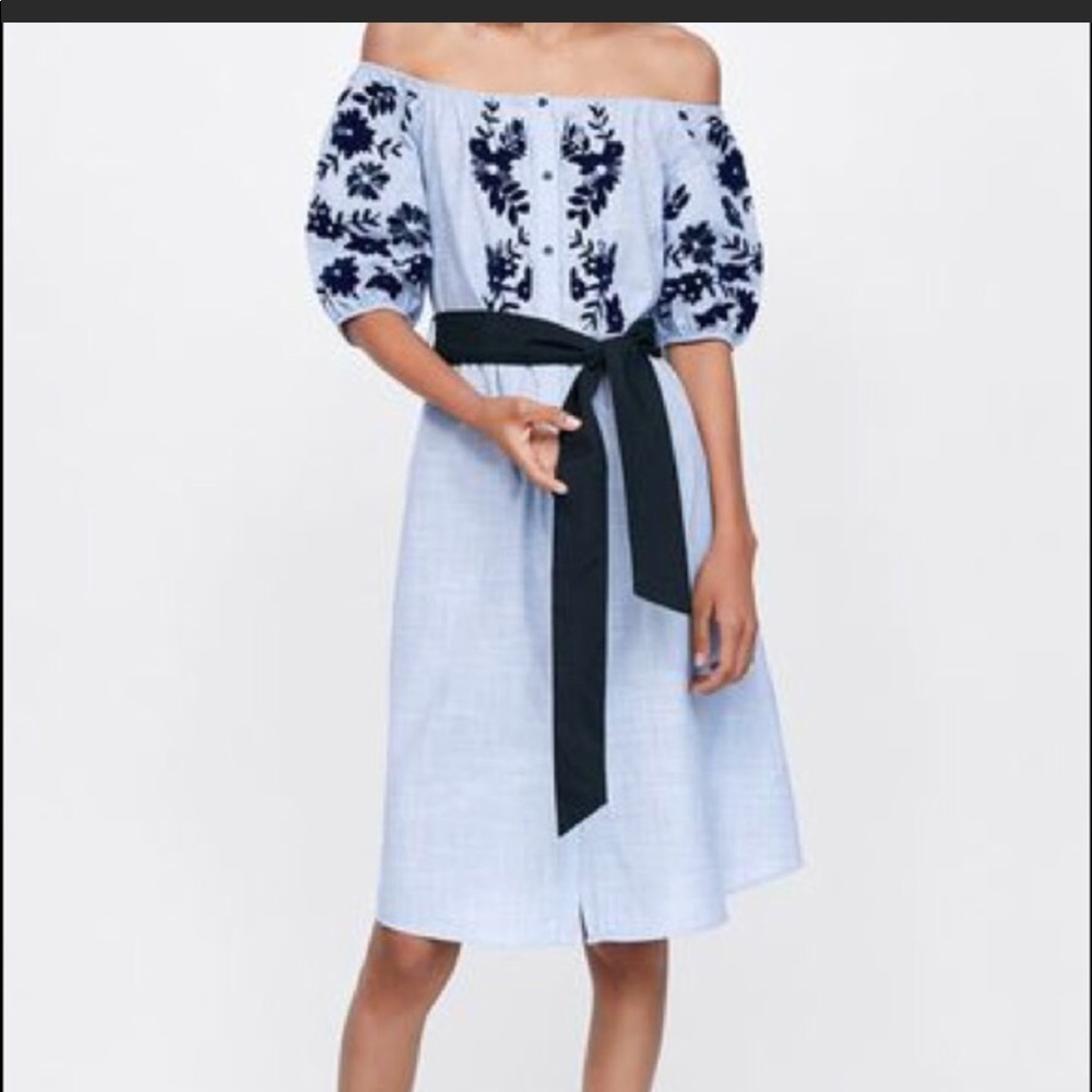 Zara Embroidered dress. Size L